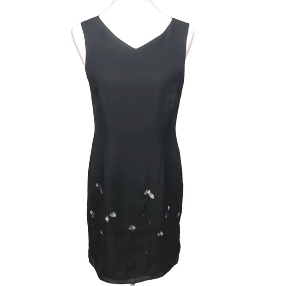 Harold’s Embroidered Floral Dress - Picture 1 of 4